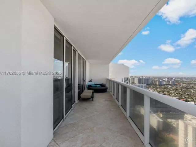 2-bedroom condo for sale in Hallandale Beach - 1830 S Ocean Dr 4508 - MondialRealty