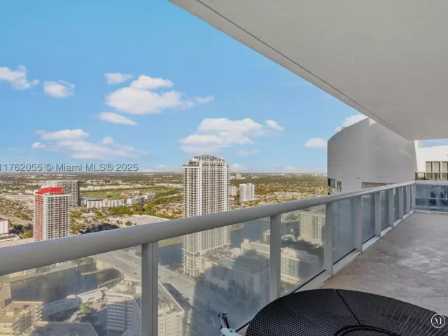 2-bedroom condo for sale in Hallandale Beach - 1830 S Ocean Dr 4508 - MondialRealty