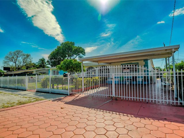 Home for sale at 17800 NW 8th Ave - photo 5720792