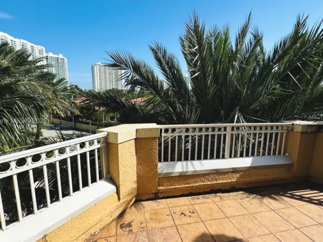 2-bedroom condo for rent in Aventura - 3001 NE 185th St 431 - MondialRealty