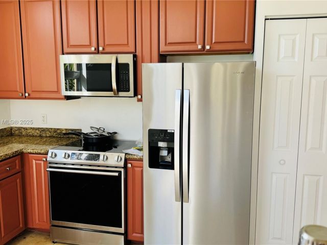 Apartment for rent  Unit #431 - photo 7437884