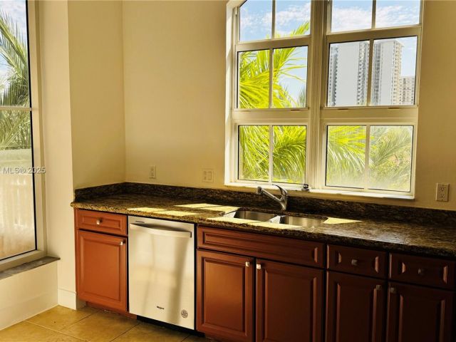 Apartment for rent  Unit #431 - photo 7437885