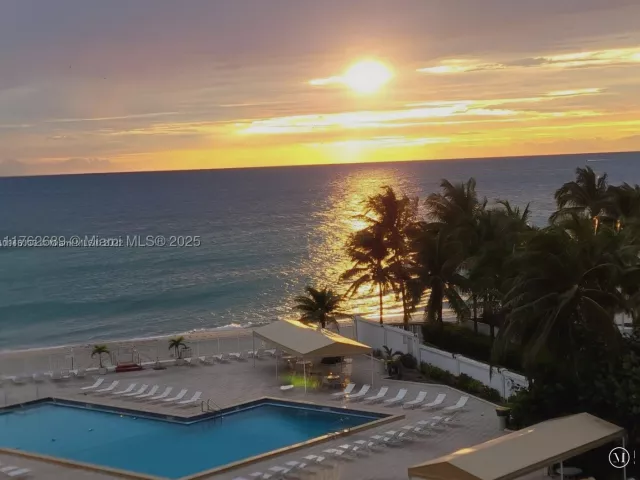 1-bedroom condo for rent in Hollywood - 3505 S Ocean Dr 819 - MondialRealty