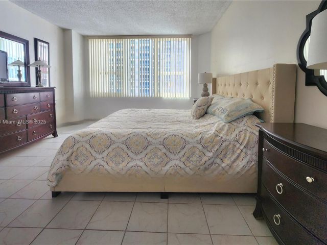 Apartment for rent  Unit #819 - photo 6076620