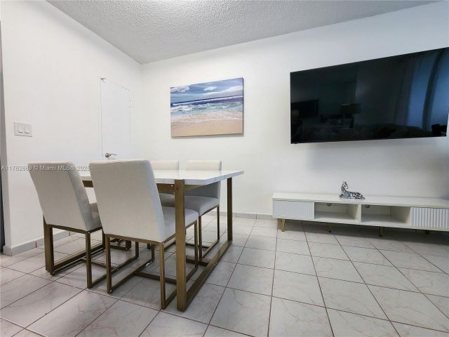 Apartment for rent  Unit #819 - photo 7443039