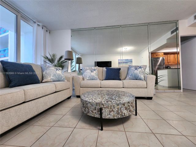 Apartment for rent  Unit #819 - photo 7443040