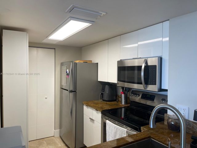 Apartment for rent  Unit #904 - photo 6123023