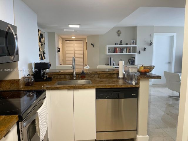 Apartment for rent  Unit #904 - photo 6123024