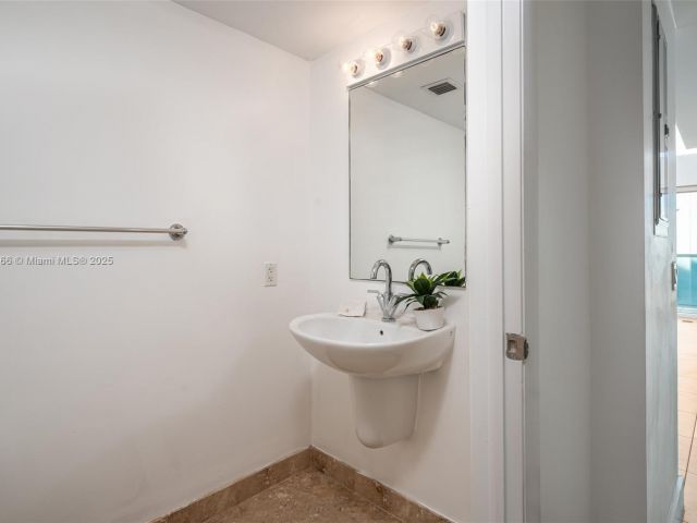 Apartment for sale  Unit #1815 - photo 5644931