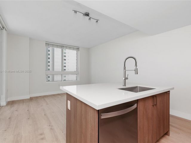 Apartment for sale  Unit #1503 - photo 5928554