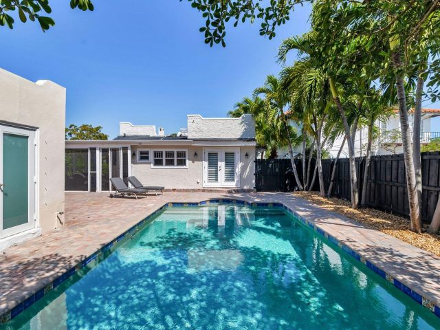 Home for sale at 222 Greenwood Drive - photo 5750513