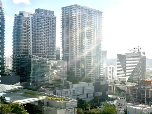 2-bedroom condo for sale in Miami - 31 SE 5th St 2611 - MondialRealty