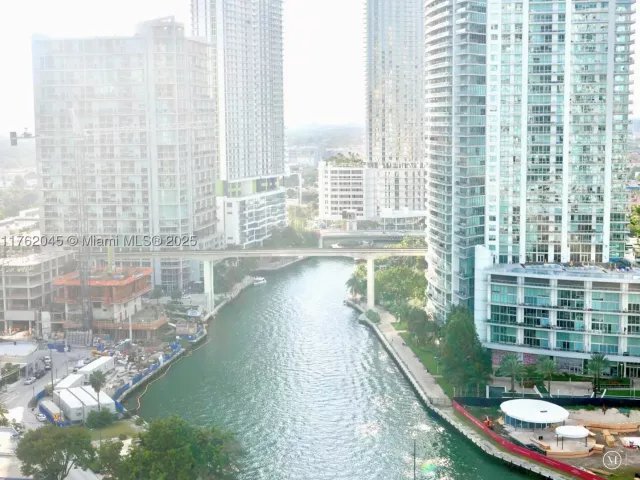 2-bedroom condo for sale in Miami - 31 SE 5th St 2611 - MondialRealty