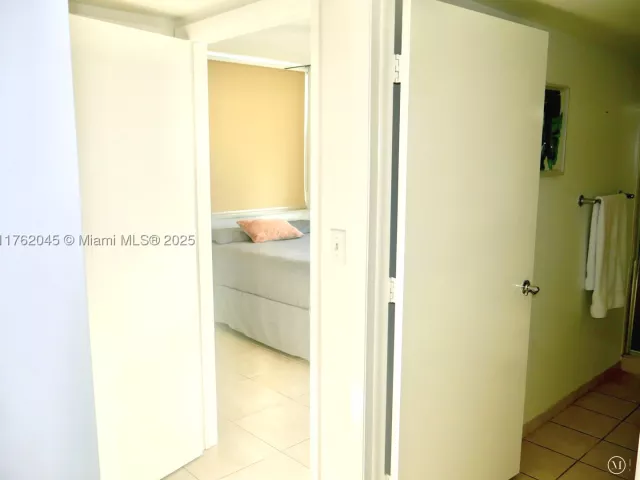 2-bedroom condo for sale in Miami - 31 SE 5th St 2611 - MondialRealty