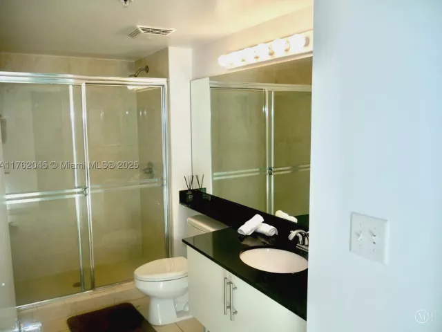 2-bedroom condo for sale in Miami - 31 SE 5th St 2611 - MondialRealty