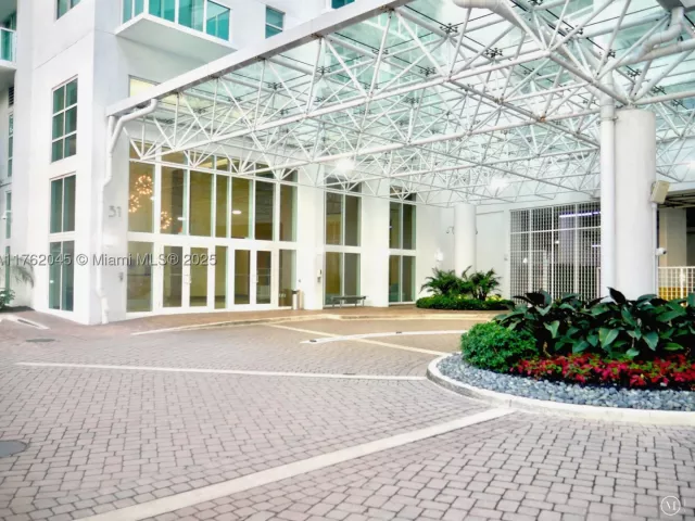 2-bedroom condo for sale in Miami - 31 SE 5th St 2611 - MondialRealty