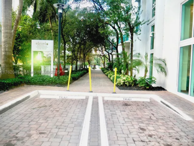 2-bedroom condo for sale in Miami - 31 SE 5th St 2611 - MondialRealty