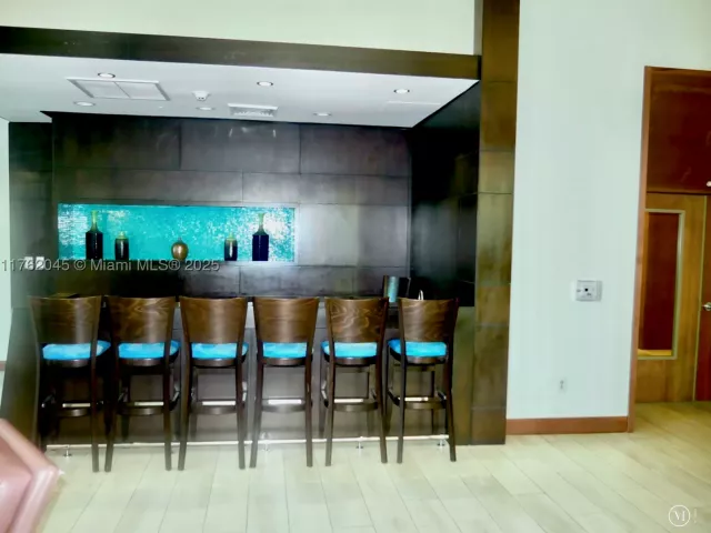 2-bedroom condo for sale in Miami - 31 SE 5th St 2611 - MondialRealty