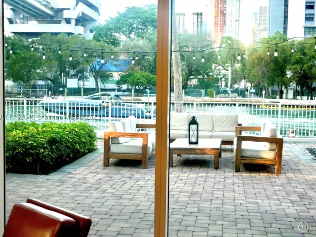 2-bedroom condo for sale in Miami - 31 SE 5th St 2611 - MondialRealty