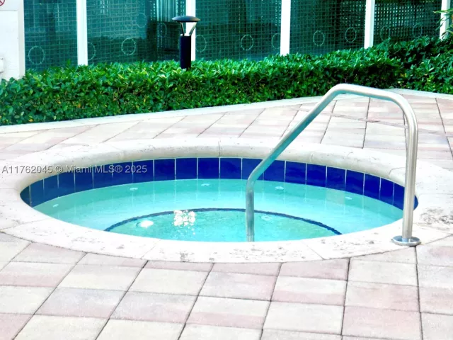 2-bedroom condo for sale in Miami - 31 SE 5th St 2611 - MondialRealty