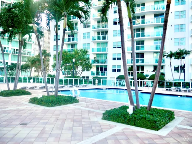 2-bedroom condo for sale in Miami - 31 SE 5th St 2611 - MondialRealty