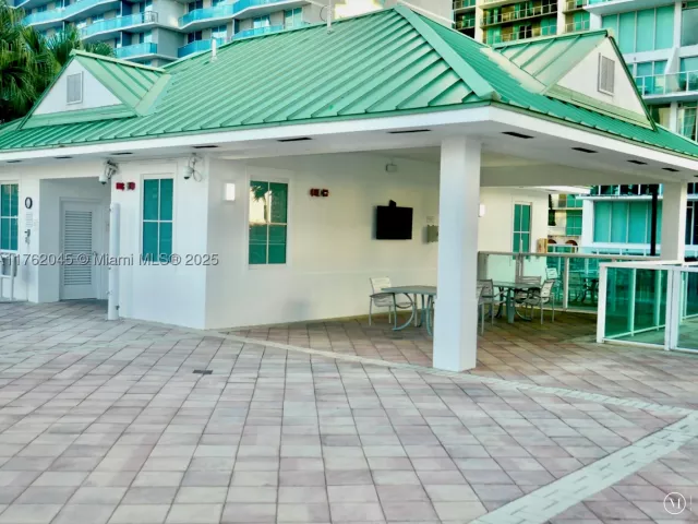 2-bedroom condo for sale in Miami - 31 SE 5th St 2611 - MondialRealty