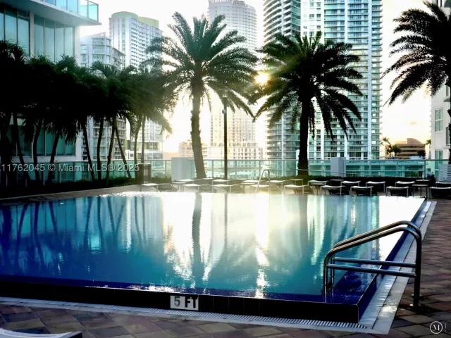2-bedroom condo for sale in Miami - 31 SE 5th St 2611 - MondialRealty