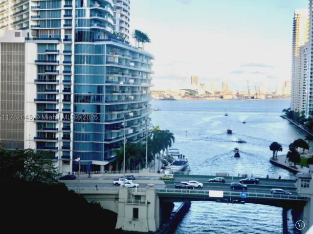 2-bedroom condo for sale in Miami - 31 SE 5th St 2611 - MondialRealty