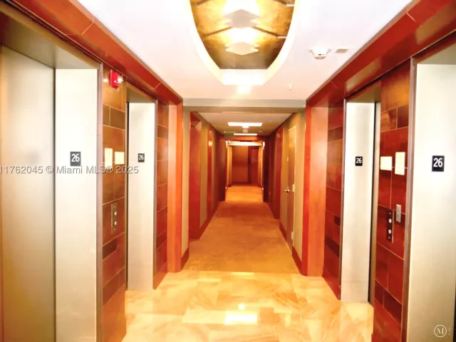 2-bedroom condo for sale in Miami - 31 SE 5th St 2611 - MondialRealty
