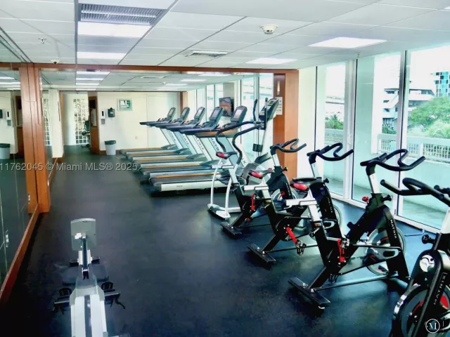 2-bedroom condo for sale in Miami - 31 SE 5th St 2611 - MondialRealty