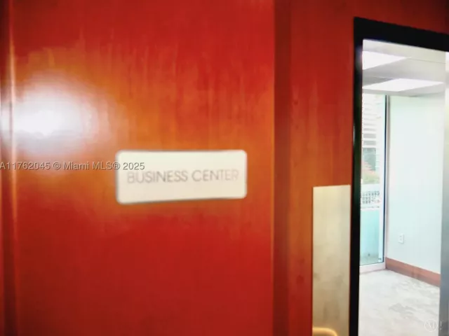 2-bedroom condo for sale in Miami - 31 SE 5th St 2611 - MondialRealty