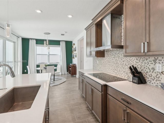 Home for sale at 4204 Veleiros Ave - photo 5830875