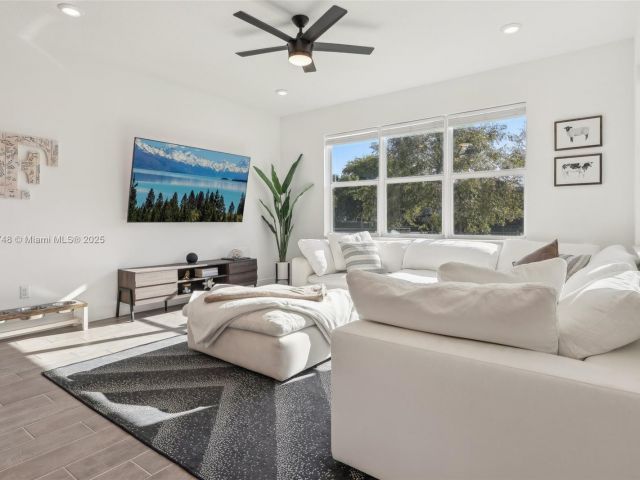 Home for sale at 4204 Veleiros Ave - photo 5830885