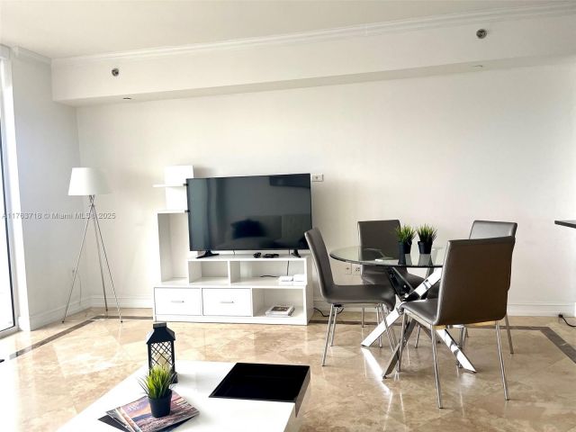 Apartment for rent  Unit #4412 - photo 5672327