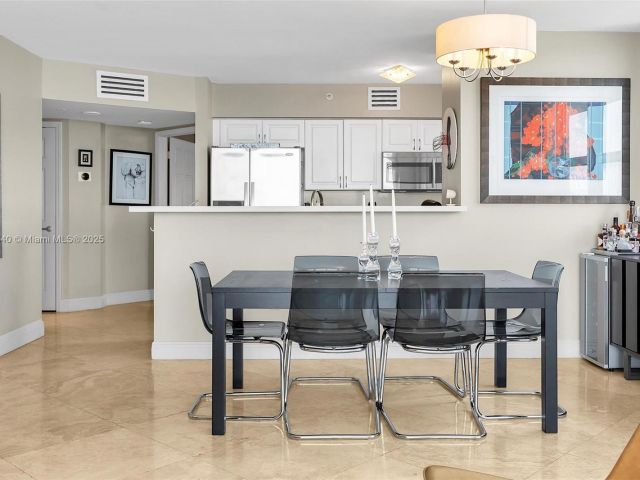 Apartment for sale  Unit #710 - photo 5712189