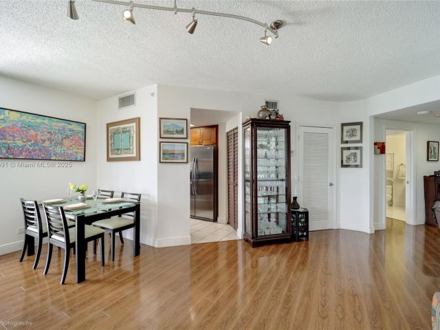 Apartment for sale  Unit #1510 - photo 5717704