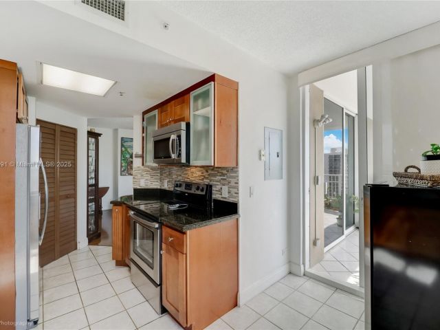 Apartment for sale  Unit #1510 - photo 5717706