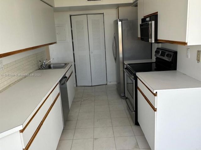 Apartment for sale  Unit #1608 - photo 5690014