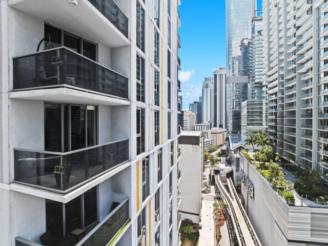 Apartment for sale  Unit #2002 - photo 5916438