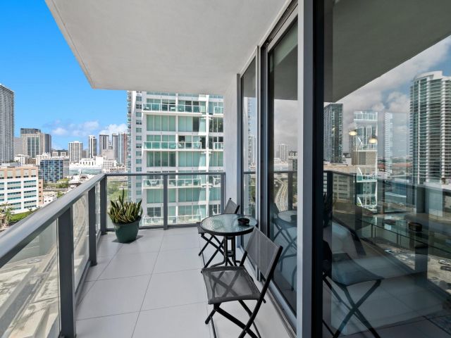 Apartment for sale  Unit #2002 - photo 5916439