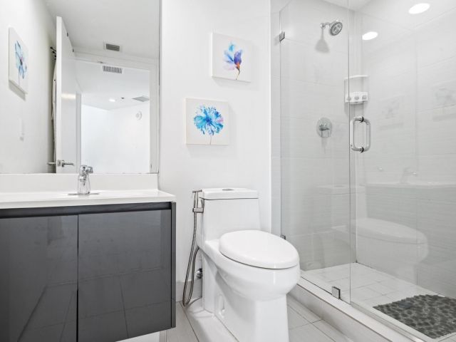 Apartment for sale  Unit #2002 - photo 5916443