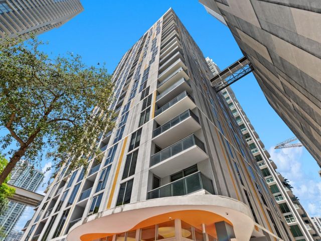 Apartment for sale  Unit #2002 - photo 5916453