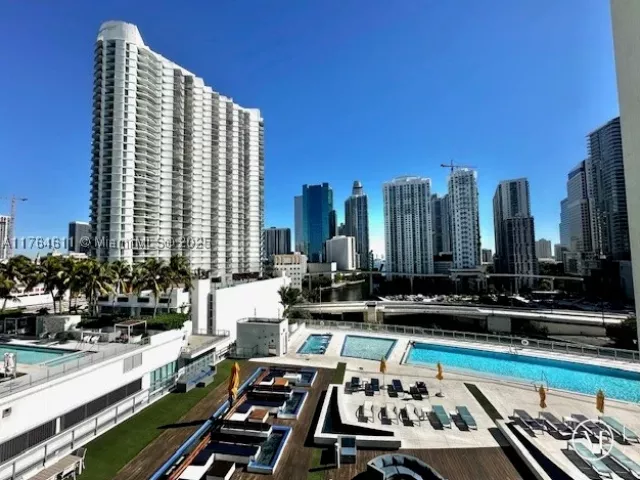 2-bedroom condo for sale in Miami - 92 SW 3rd St 1410 - MondialRealty
