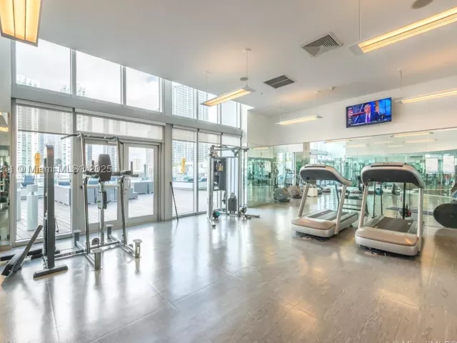 2-bedroom condo for sale in Miami - 92 SW 3rd St 1410 - MondialRealty