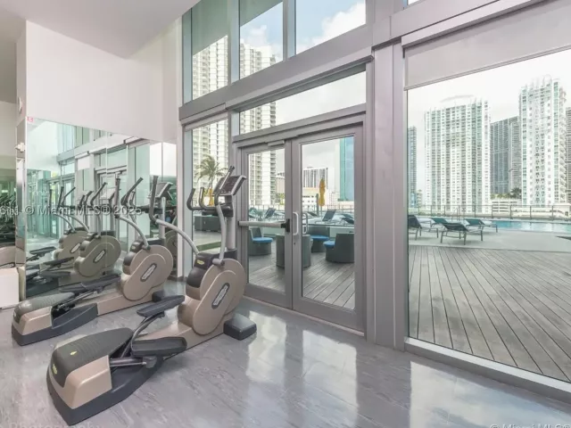 2-bedroom condo for sale in Miami - 92 SW 3rd St 1410 - MondialRealty
