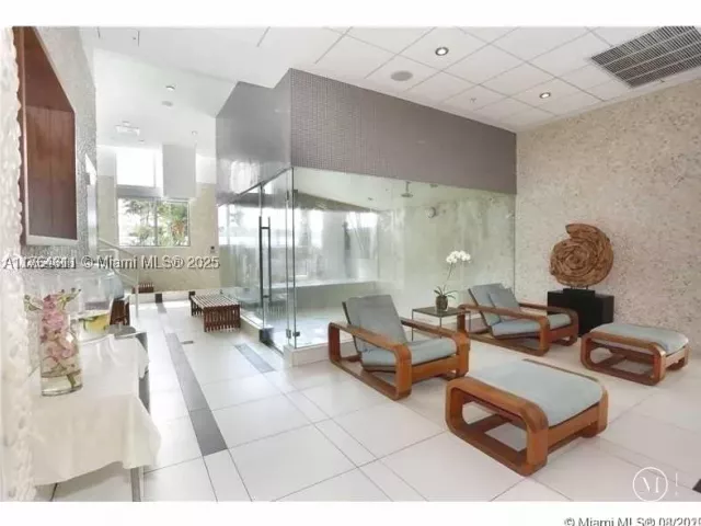 2-bedroom condo for sale in Miami - 92 SW 3rd St 1410 - MondialRealty