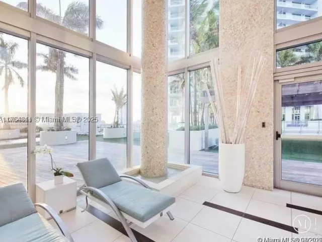 2-bedroom condo for sale in Miami - 92 SW 3rd St 1410 - MondialRealty