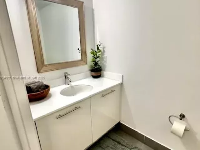 2-bedroom condo for sale in Miami - 92 SW 3rd St 1410 - MondialRealty