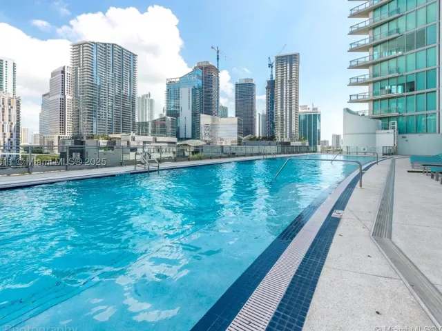 2-bedroom condo for sale in Miami - 92 SW 3rd St 1410 - MondialRealty