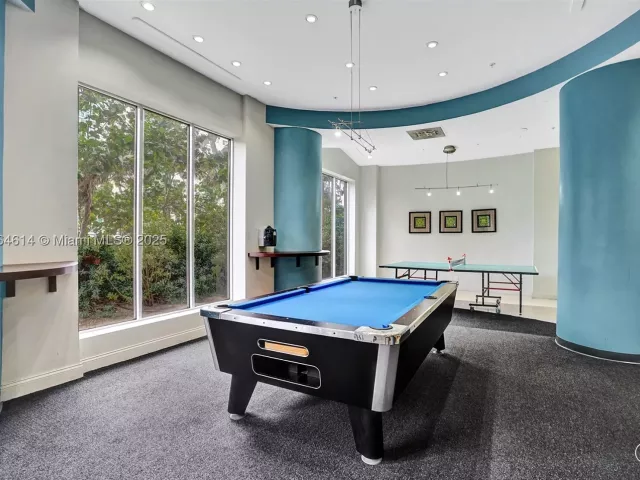 3-bedroom condo for rent in Hollywood - 4001 S Ocean Dr 16P - MondialRealty